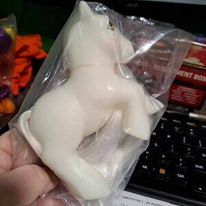 Snow blank white pony horse toy collectable comes with a stand NIB HQG1C